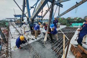 Đẩy nhanh tiến độ hàng loạt cây cầu lớn ở TP.HCM 