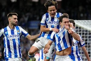 Trở lại châu Âu, các ngôi sao châu Á ghi bàn... như máy