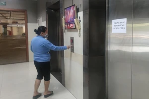 Thang máy chung cư bị cháy, đứt cáp cư dân bất an