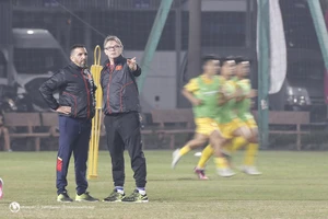 Làm trợ lý thầy ngoại…