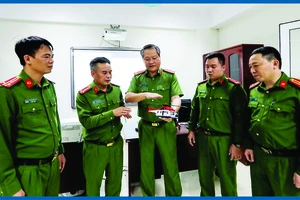 Cảnh sát cơ động xây dựng 'quả đấm thép', tác chiến trên không