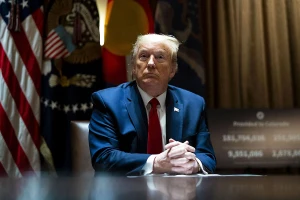 Tổng thống Donald Trump trong một phiên làm việc ở Nhà Trắng hồi tháng 6.