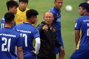 Sẽ hấp dẫn và thu hoạch được hơn rất nhiều nếu thầy trò ông Park đá giao hữu với các ngôi sao V-League.