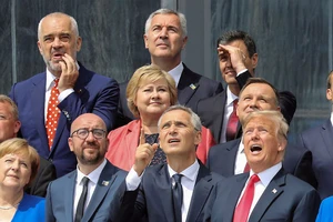 Tỉ lệ ủng hộ Mỹ năm 2020 thấp kỷ lục trên toàn cầu