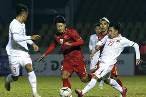 Hà Đức Chinh, một trong ba tiền đạo mà thầy Park tin dùng, dù cả ba chưa đạt phong độ cao.