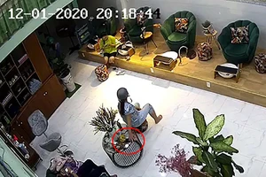 TP.HCM: 2 phụ nữ chuyên đi trộm điện thoại ở Thủ Đức