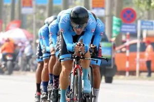 Loic Desriac dẫn đầu êkíp Bikelife Đồng Nai chiến thắng ngoạn mục và giúp anh xé luôn áo vàng của Tấn Hoài.