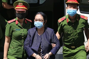 Bà Dương Thị Bạch Diệp bị dẫn giải đến phiên tòa sơ thẩm hồi tháng 3.