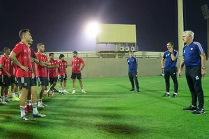 HLV Marwijk với đội tuyển UAE và mục tiêu soán ngôi đầu của đội Việt Nam.