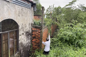 Ông Phong lại lắp hai camera khác hướng về đất ông Lam sau khi vụ án xảy ra.