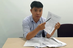 Ông Nguyễn Hoàng Thuận cùng nhiều khách hàng mua nhà ở xã hội tại dự án này nhiều năm nay mong mỏi chủ đầu tư giao nhà.