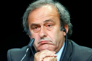 Platini nói ông sẽ trở lại với bóng đá nhưng không muốn nói về Ronaldo phá kỷ lục của ông tại Euro.