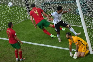 Hàng thủ Bồ Đào Nha bốn lần để thủng lưới trước Đức.