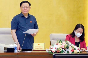 Chủ tịch Quốc hội Vương Đình Huệ phát biểu khai mạc phiên họp thứ 8 của Hội đồng bầu cử quốc gia. 