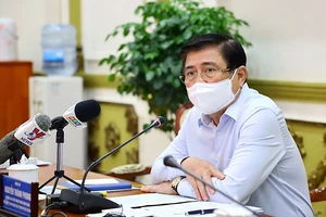 Chủ tịch UBND TP.HCM Nguyễn Thành Phong đề nghị từng tổ dân phố, phường, xã nắm chắc, hỗ trợ nhanh cho người gặp khó khăn.
