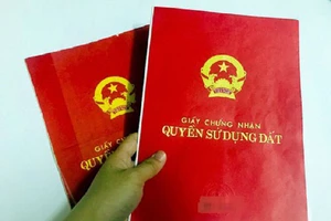 Làm gì khi bị chiếm giữ giấy chứng nhận quyền sử dụng đất?