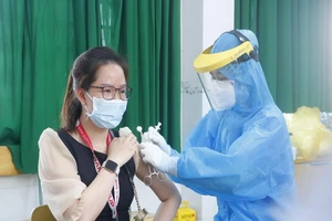 Một số tỉnh, thành đang xem xét về “thẻ xanh vaccine” cho dân đi lại