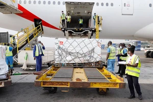 Ghana là nước nhận lô vaccine của AstraZeneca (sản xuất tại Ấn Độ) đầu tiên được phân phối theo chương trình COVAX hôm 24-2.