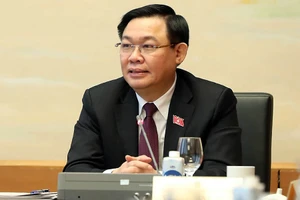 Chủ tịch Quốc hội Vương Đình Huệ tại phiên thảo luận tổ.