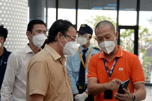 Bí thư Thành ủy TP.HCM Nguyễn Văn Nên thăm các doanh nghiệp trong Khu công nghệ cao TP.HCM.