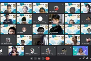 Học sinh lớp 9A9 (Trường THPT chuyên Trần Đại Nghĩa) đồng loạt đổi ảnh nền chúc mừng ngày 20-11.