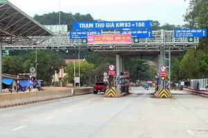 Người dân đăng ký gắn thẻ thu phí không dừng lần đầu trước ngày 31-12 sẽ được miễn phí lắp đặt.