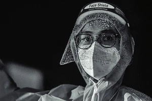 Á hậu Hoàng My “lì đòn” chống dịch