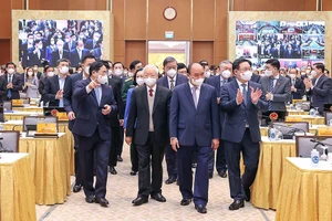 Tổng bí thư Nguyễn Phú Trọng và các lãnh đạo Đảng, Nhà nước đến dự hội nghị Chính phủ với địa phương.