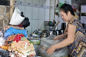 Chị Mai bắt đầu buôn bán trở lại sau dịch.