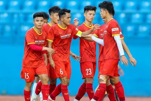 Các học trò HLV Đinh Thế Nam sẽ có trận đấu khó khăn trước Singapore dù được xem là đội bóng chiếu trên.