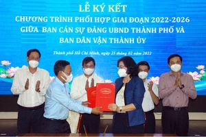 Ban Dân vận Thành ủy và Ban cán sự Đảng ủy UBND TP.HCM triển khai ký kết chương trình phối hợp giai đoạn 2022-2026.