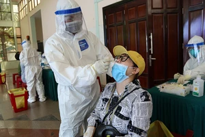 Các chuyên gia đề nghị nhanh chóng đưa kit test vào diện bình ổn giá vì các hành lang pháp lý đã có đủ.