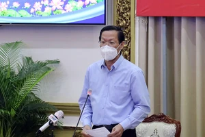 Ông Phan Văn Mãi phát biểu tại buổi họp phiên thường kỳ tình hình kinh tế - xã hội TP.HCM, chiều 4-3.