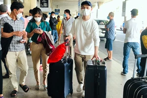 Ga quốc tế Cảng hàng không quốc tế Tân Sơn Nhất có khách trở lại sau thời gian dài yên ắng.