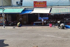 Khu vực phía trước sân chợ Hạnh Thông Tây được thu hồi để làm bãi giữ xe.