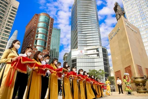 Công viên Mê Linh và Công viên bến Bạch Đằng chính thức được khánh thành vào ngày 17-3.