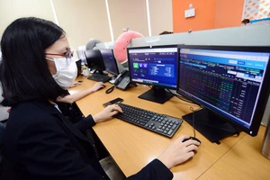 Hoạt động của thị trường vốn, chứng khoán cũng như giải pháp về xây dựng, phát triển thị trường tài chính lành mạnh, an toàn trong thời gian tới là một trong những vấn đề được quan tâm trong phiên chất vấn và trả lời chất vấn.