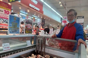 Giá gà tăng khiến sức mua trên thị trường giảm mạnh. 