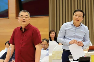 Từ trái qua: Người phát ngôn Bộ Công an - Trung tướng Tô Ân Xô và Thứ trưởng Bộ Nội vụ Trương Hải Long tại cuộc họp báo. 