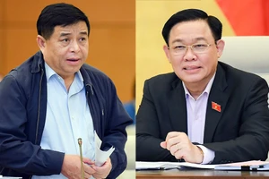 Chủ tịch Quốc hội Vương Đình Huệ (phải) và Bộ trưởng Bộ KH&ĐT Nguyễn Chí Dũng phát biểu tại phiên họp.