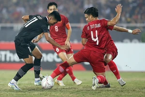 Hậu vệ Bùi Tiến Dũng và đồng đội giữ sạch lưới sau 540 phút.