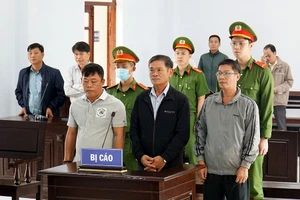 Ba thanh tra giao thông tỉnh Ninh Thuận bị phạt cải tạo không giam giữ.