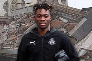 Atsu - cầu thủ được cứu sống kỳ diệu từ cơn động đất ở Thổ Nhĩ Kỳ. Ảnh: GETTY IMAGES