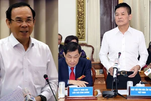 Bí thư Thành ủy TP.HCM Nguyễn Văn Nên (ảnh trái) ghi nhận ý kiến của các doanh nghiệp tại buổi đối thoại.