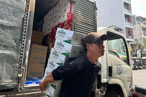 Đề xuất đánh thuế nước ngọt, tăng thuế rượu bia đang gây tranh cãi.