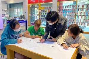 Bộ TT&TT đề nghị người dân, khách hàng phối hợp tốt với các nhà mạng cập nhật thông tin thuê bao chính xác.