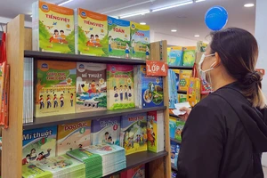 Bộ GD&ĐT lấy ý kiến về việc giao quyền chọn sách giáo khoa cho các trường