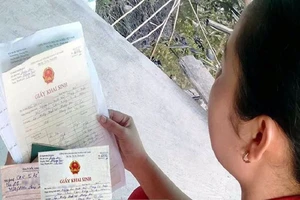 Nếu vào thời điểm đăng ký khai sinh, người cha yêu cầu làm thủ tục nhận con thì UBND kết hợp giải quyết việc nhận con và đăng ký khai sinh.