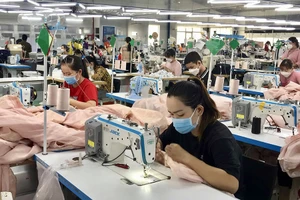 Giá lương thực, thực phẩm đã tăng, nếu lương không tăng theo, cuộc sống của người lao động sẽ thêm nhiều khó khăn.