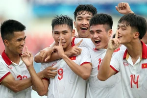 Những gương mặt trẻ dưới tay HLV Hoàng Anh Tuấn đang rất hưng phấn bước vào trận chung kết.